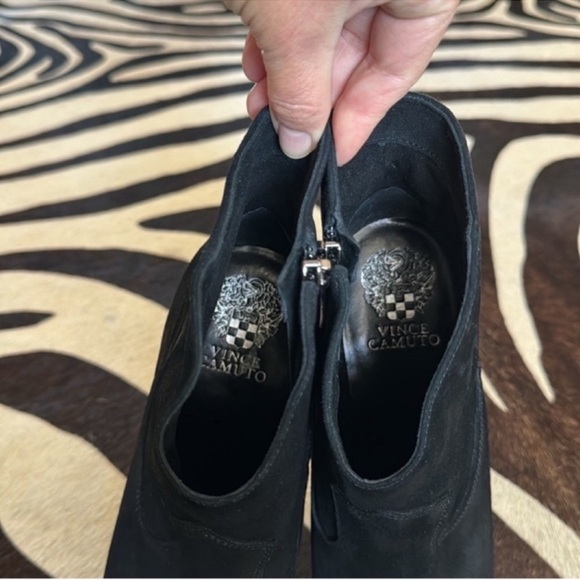 Vince Camuto Movinto Suede Leather Heeled Booties/Boots Sz 9.5 Black Pointy Toe - Picture 4 of 11